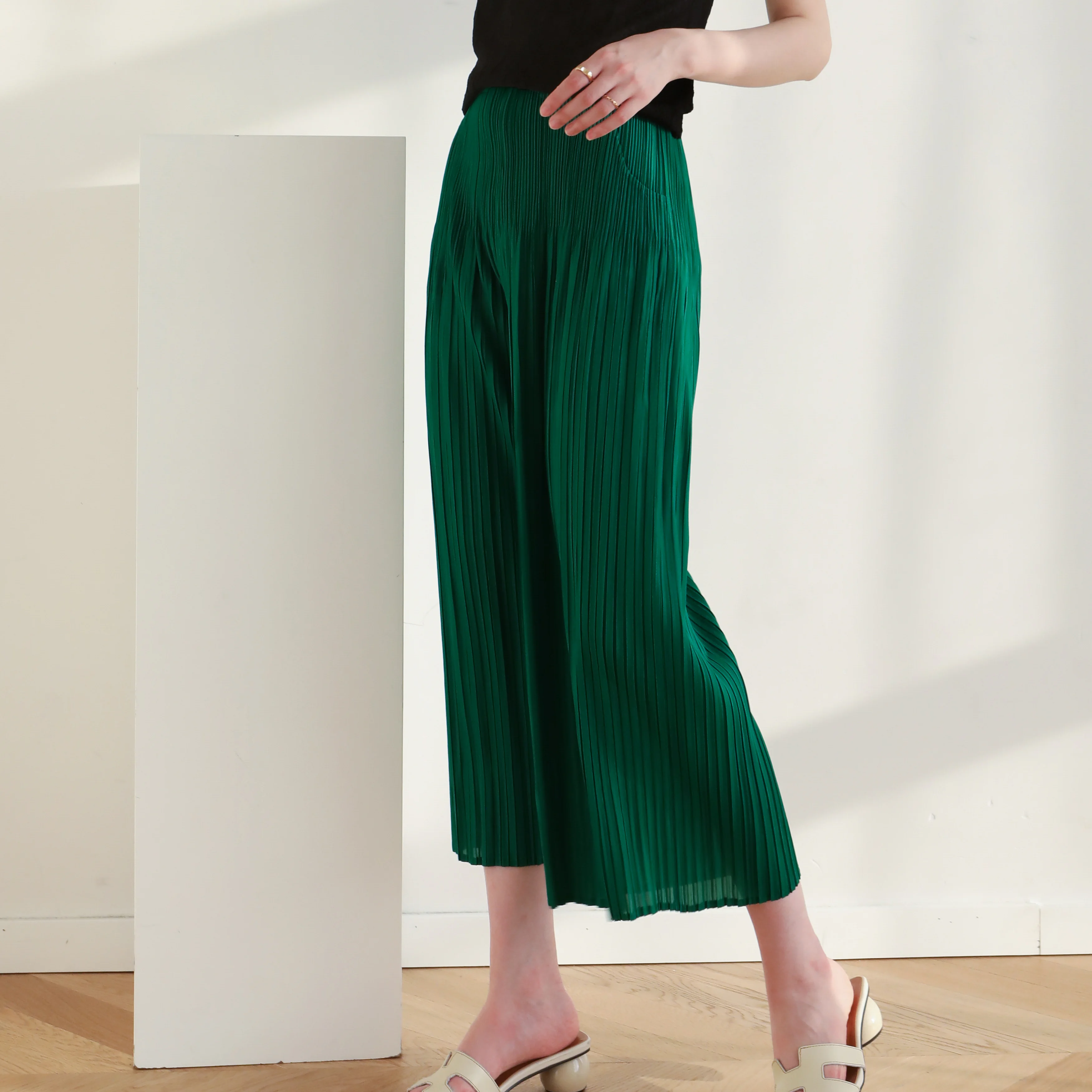 

2020 Autumn spring summer Miyake life pleated leisure versatile plush-size straight leg nine-minute bell-bottom trousers