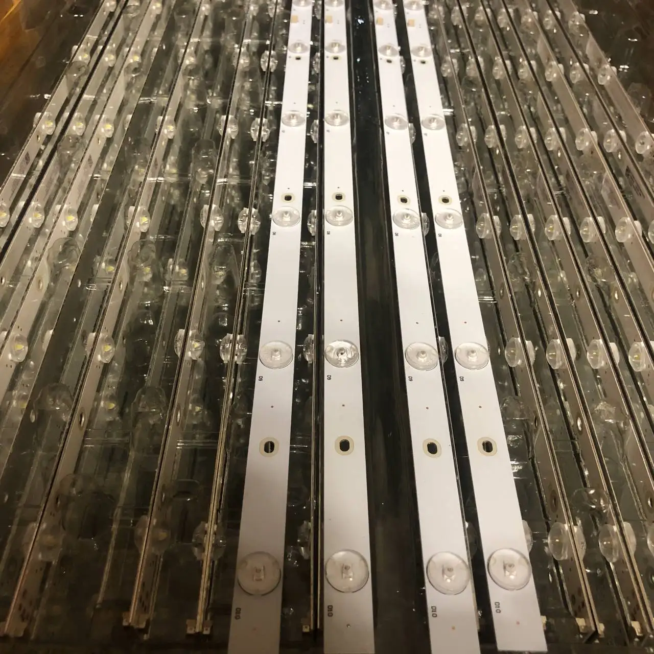 Tira de LED para iluminación trasera para 430N91GM04X10-C0069 YSL-L 1.30.1.43N91GM02R V0 7.03.F.43N91J14R/L11B011 10led 84,2 cm para Nevir NVR-7412