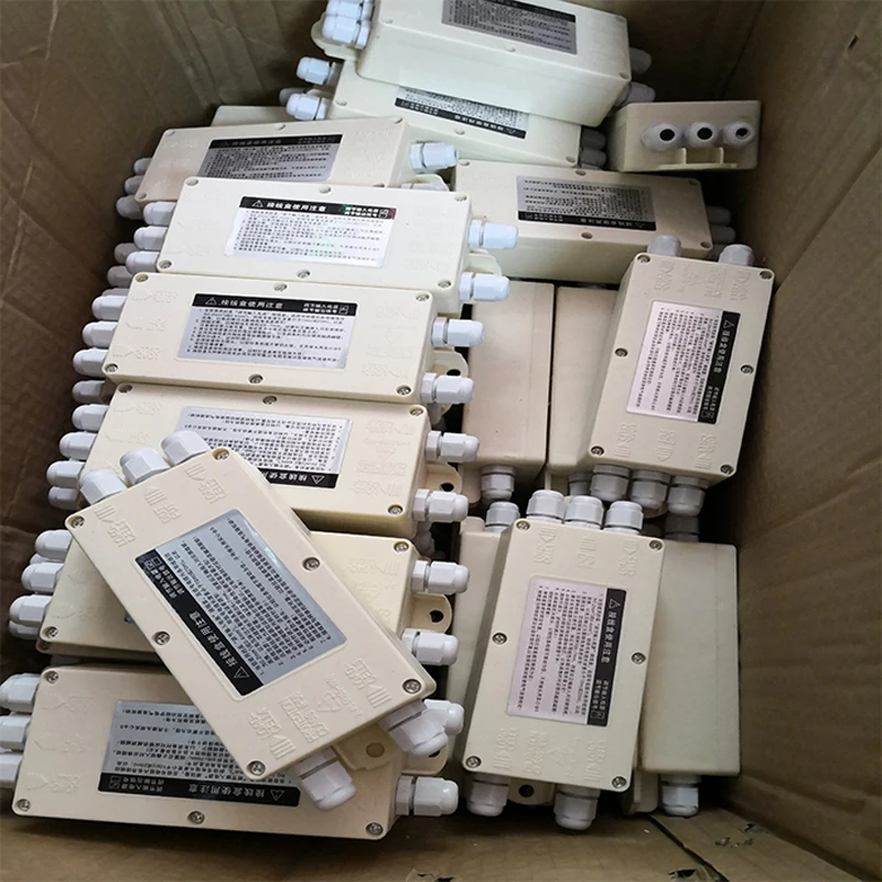 Puszka przyłączeniowa do plastików, mała puszka zaciskowa do wagi, elektroniczna puszka do przewodów wagi, puszka przyłączeniowa do wagi czterodrożnej (4 wejścia, 1 wyjście)