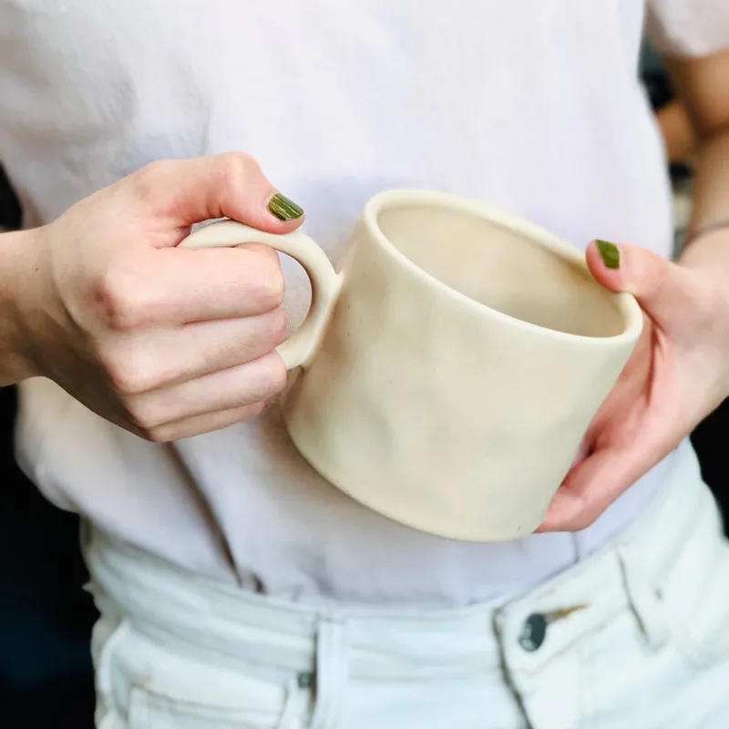 Big Earring Cup Ins Coffee Mug Big Handle Hand Pinching Blue/ White Ceramic Mug Cups with Dots Hand Wrinkling Milk Cup Tumbler