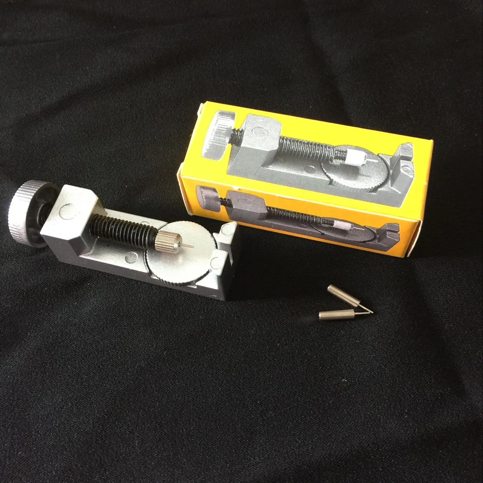 นาฬิกาสายคล้องคอเหล็กสร้อยข้อมือซ่อมเครื่องมือ Link Pin Remover โลหะปรับขนาดใหม่