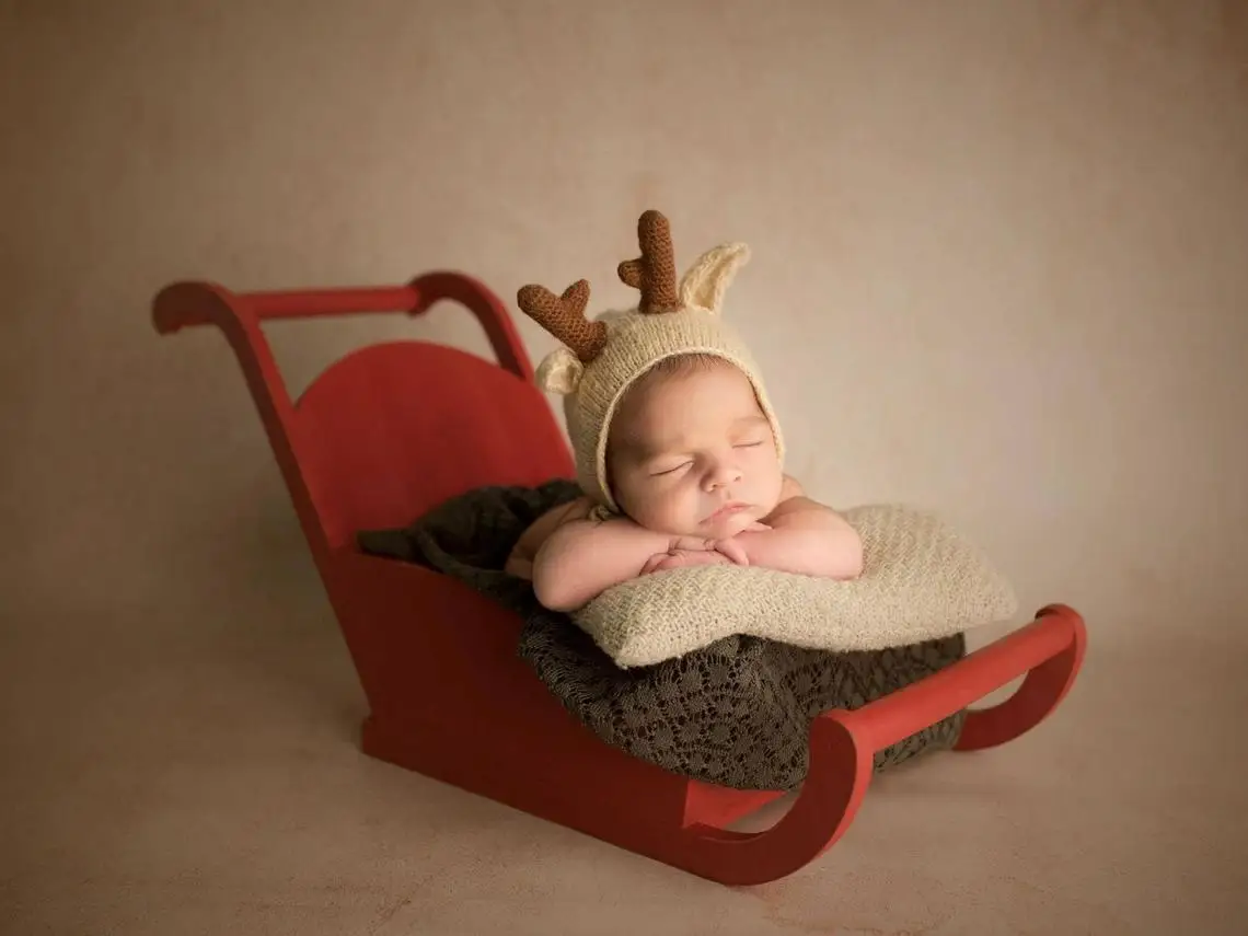 Newborn Photography Props Full-moon Baby Shoot Accessories Christmas Theme Red Mini Sleigh Car Creative Props Baby Photo Bed