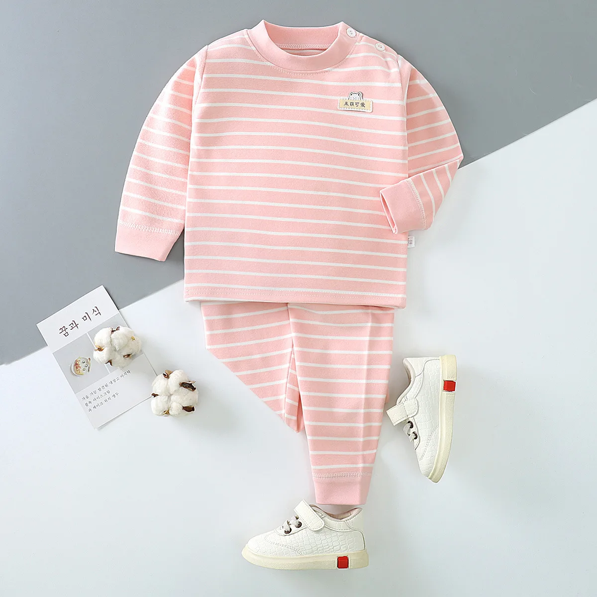 Conjunto de pijama a rayas para niños y niñas, camiseta de manga larga con cuello redondo y pantalones, ropa de dormir cálida para otoño, novedad de