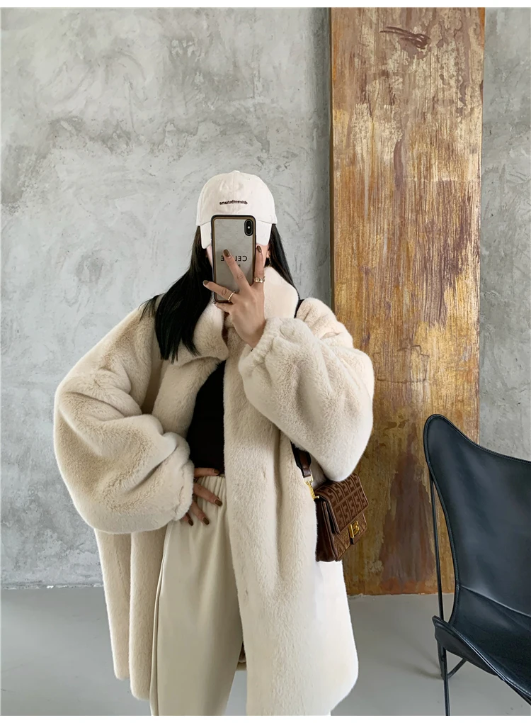 Lautaro Winter Long Oversized Warm Soft Fluffy Faux Fur Coat Women Drop Shoulder Long Sleeve Casual Loose Korean Fashion 2021