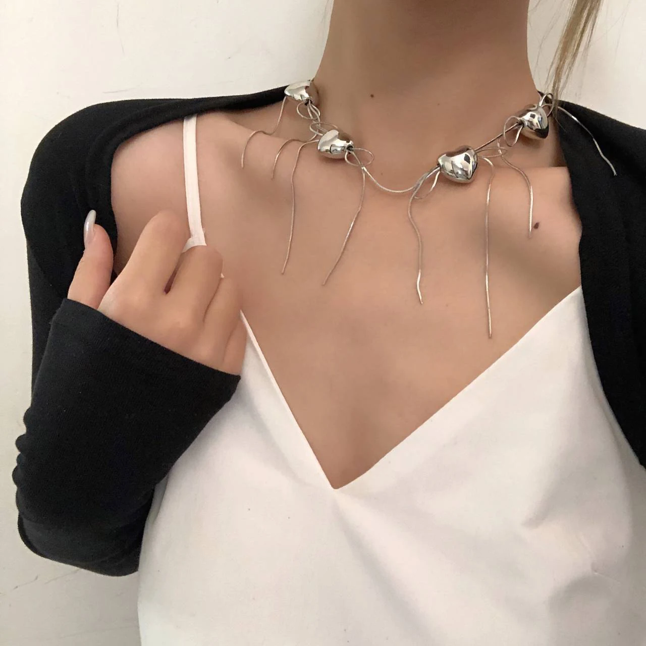 SRCOI Fashion Three Dimensional Heartshape Tassel Short Chokers Silver Color Puffed Love Charm Statement Collar Necklace 2021