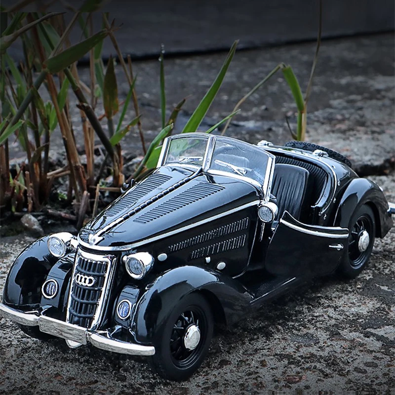 

1:32 Audi-W25K WANDERER Alloy Car Diecast Sound And Light Pull Back Model Toy Metal Mini Vehicle Collection Gifts Toys for boys