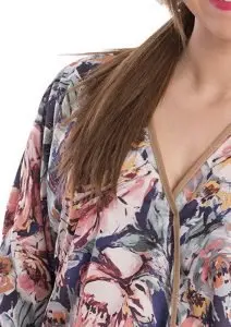 Long-sleeved Women Blouse Floral Print Long-sleeved Blouse with Pie Tones and V-Neck. Ideal to look fresh and elegant. Free shipping from Spain!