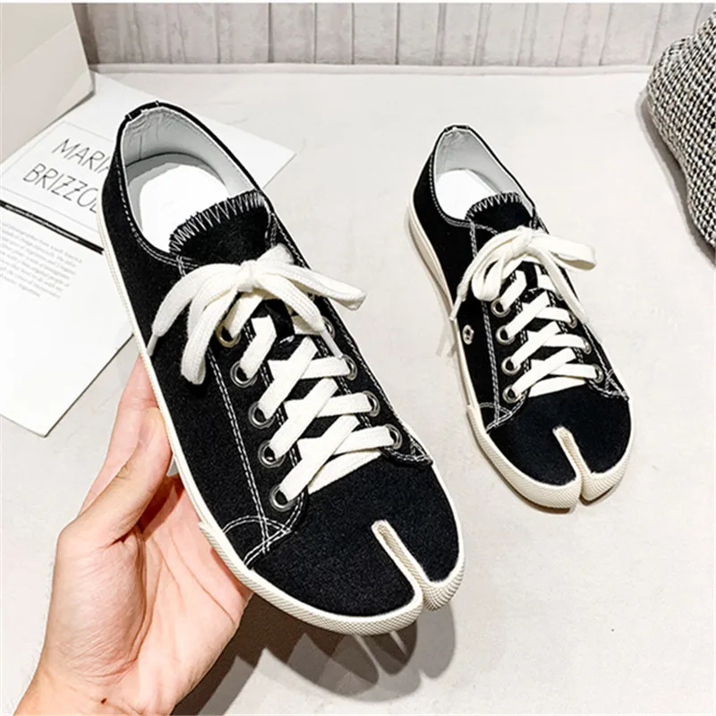 Women Ninja Canvas Shoes Street Lace Up Split Toe Casual Flat Shoes Korean Vintage White Sneakers Female Footwear Espadrilles