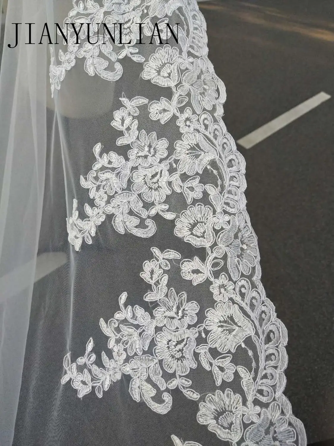 Customized 100% real photos Cathedral Wedding Veils Long Lace Edge Bridal Veil with Comb Wedding Accessories Wedding Veil