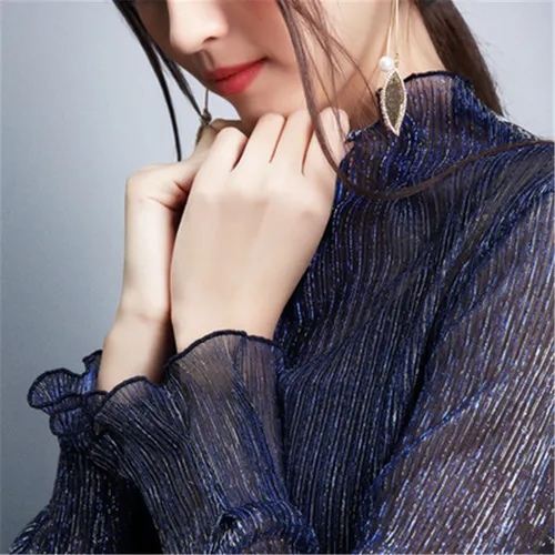 بلوزات وقمصان