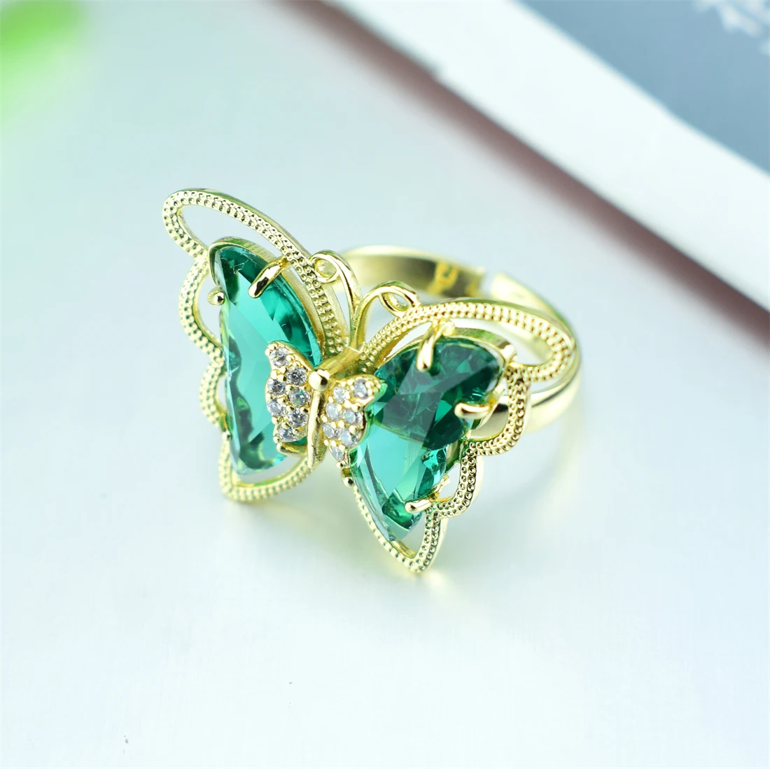 2021 New Fashion Ladies Glass Crystal Butterfly Ring 18 Colors Optional Adjustable Ladies Anniversary Gift Bulk Wholesale