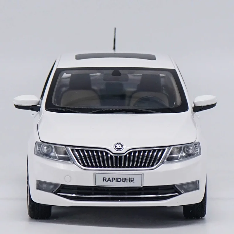 1:18 High Meticulous Skoda Rapid 2018 Alloy Model Car Static Model Vehicles With Original Box