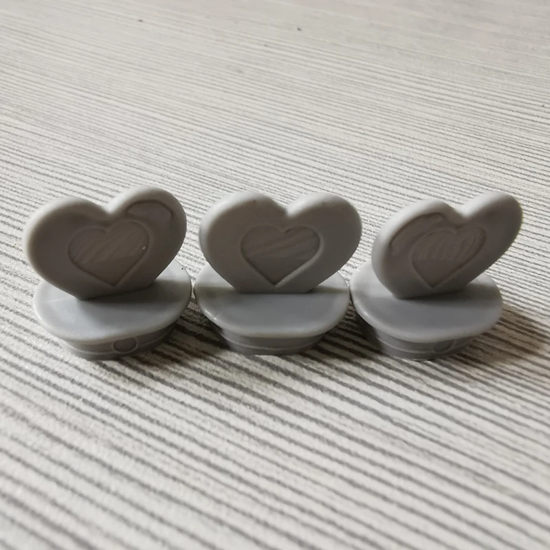 1000pcs High quality packaging juice coffee milk tea drinking leakproof stopper heart shape love plastic plug DIY accessories