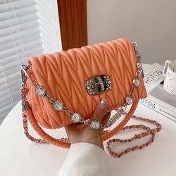 Torebka damska torebki z małymi dłońmi torba na ramię w stylu Retro śliczne Mini miasto wieczór czarna Pu skóra moda biała z łańcuszkiem torba Crossbody