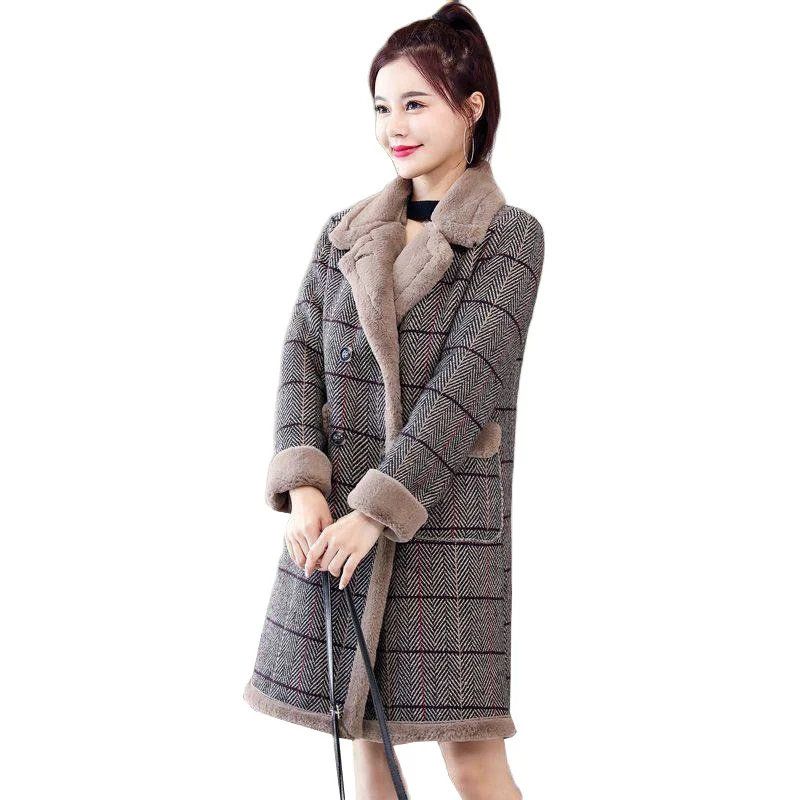 

Women Woolen Coat 2022 New Autumn Winter Mid-length Plaid Velvet Thicken Warm Outwear Female Casual One piece of fur Wool Coat