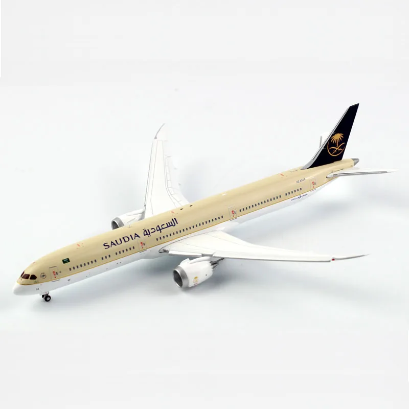 1:400 Scale Saudi Arabian Airways B787-10 Airlines Model with Base Alloy Aircraft For Collectible Souvenir Show Gift Toys