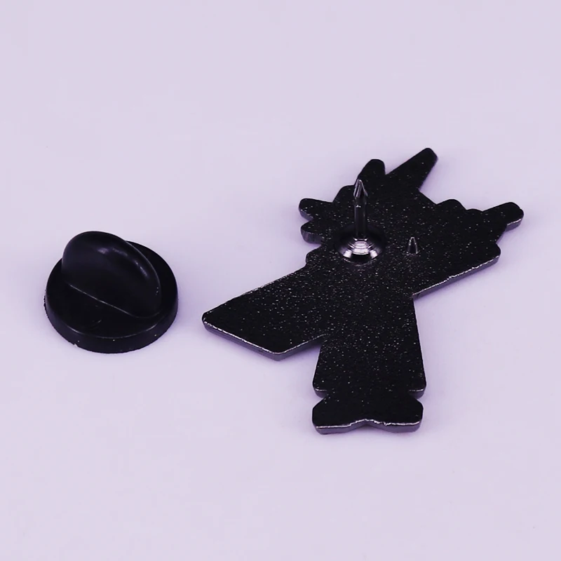 FF7 Cloud and Buster Sword Ex-SOLDIER Video Game enamel pin Fashion Accessories Final Fantasy VII Jewelry Fan Birthday Gift