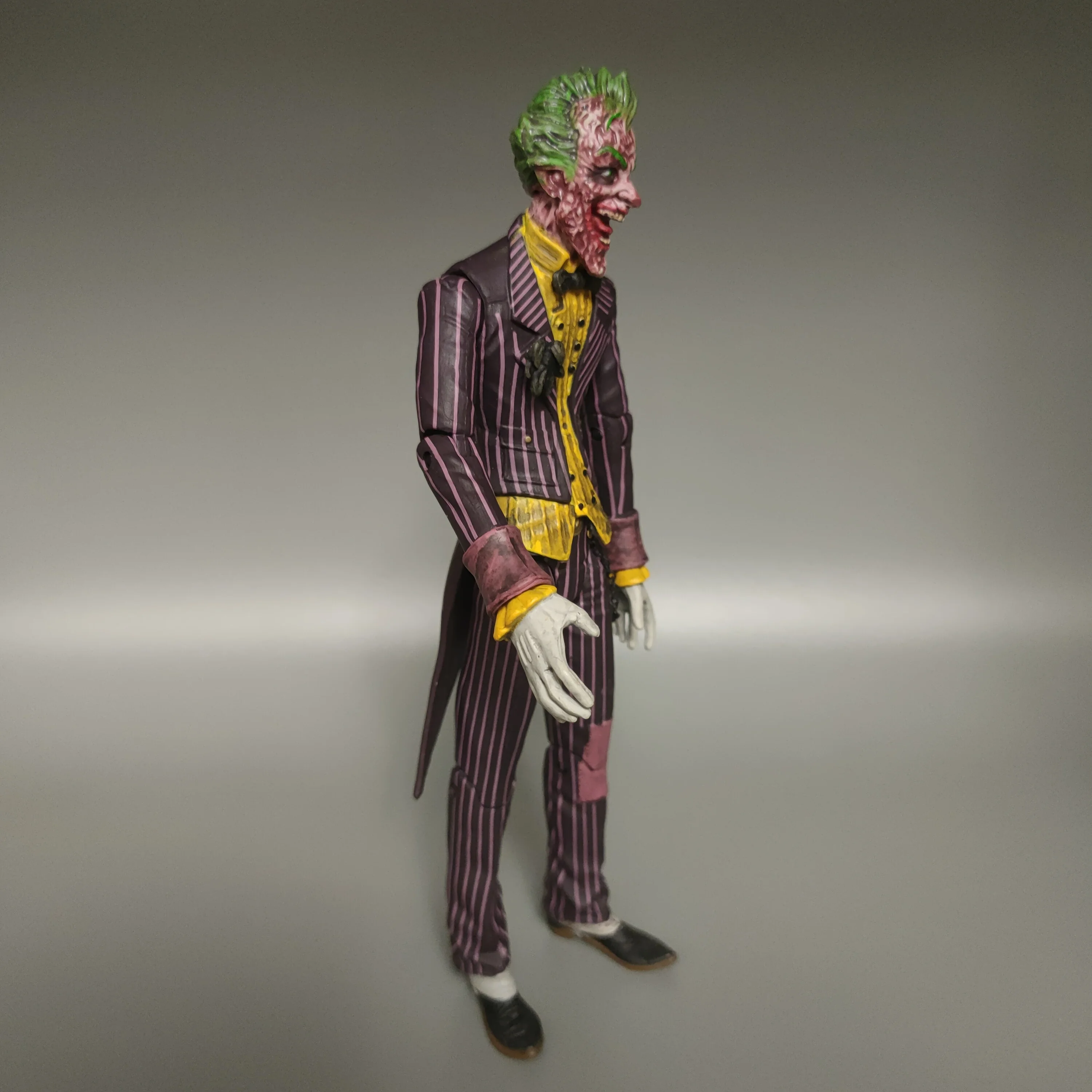 DCC 수집품 조크 맨 트위스트 페이스 액션 피규어