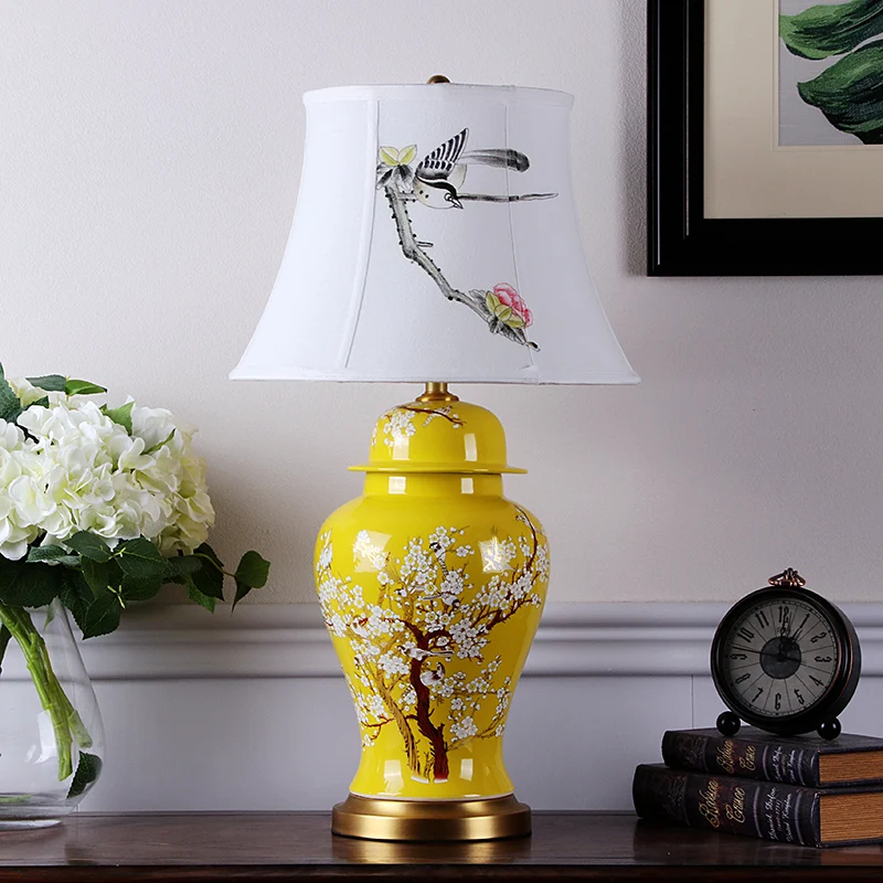 Jingdezhen Vintage style porcelain ceramic desk table lamps for bedside chinese yellow Porcelain table lamp