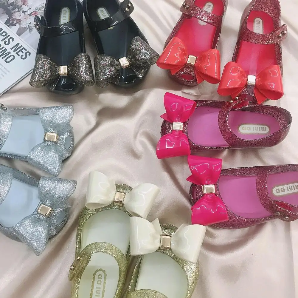 Mini DD 2024 New Girl Jelly Sandals Bow Classical Summer Sandals Retro Children Cute Sandals Beach Shoes Toddler Shoe SH19100