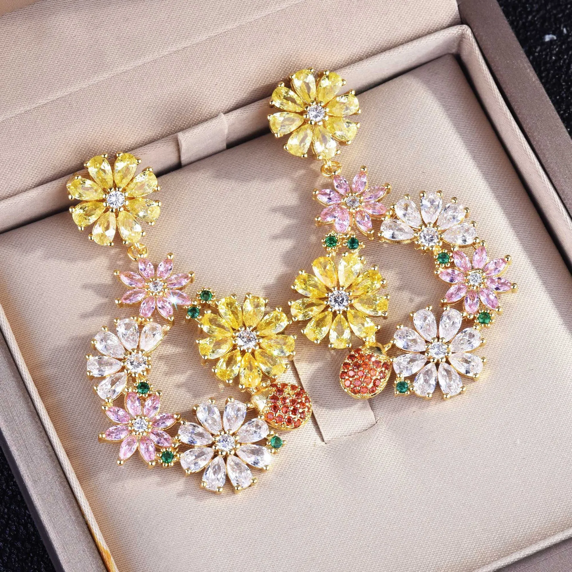 Cute Boho Style Colorful Rhinestone Flowers Ladybug Circle Drop Earring for Women Sweet Fashion Wreath Ear Jewelry Brincos Gifts