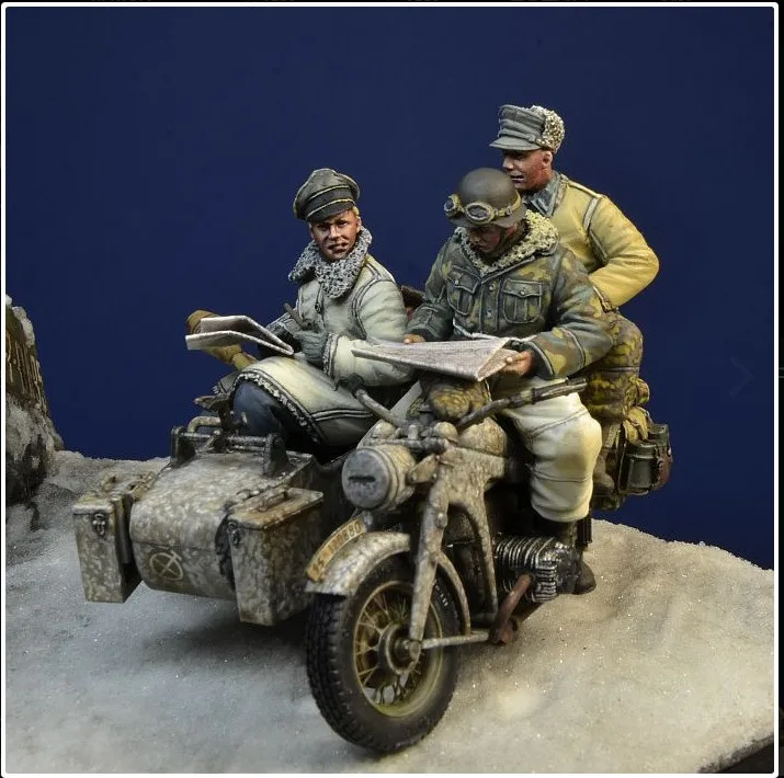 1/35 Resin Model Figure GK，3 figures ,There is no motorcycle ， motorcycle accessories ， Unassembled and unpainted kit