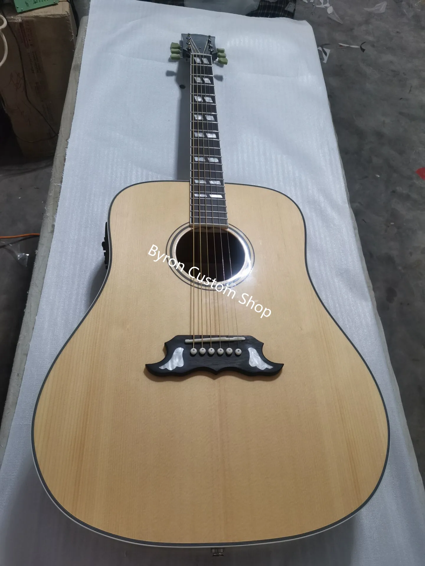 

free shipping custom guitar affordable price dreadnought bird style solid natural color amazing acoustic guitars