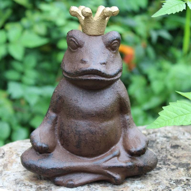 European Retro Cast Iron Frog Ornaments Crown Frog Prince Candle Holder Courtyard Home Decoration