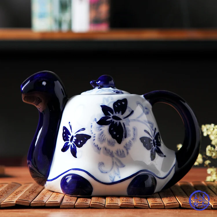 Blue and white porcelain lovely turtle teapot kettle Chinese classical art home decoration tea pot ornaments