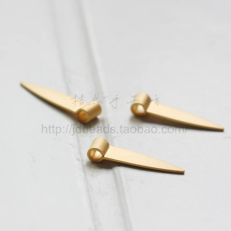 DIY Supply-Solid Brass Finding Triangle Charm - Arrow 3.5x4.5x19mm (3133C)