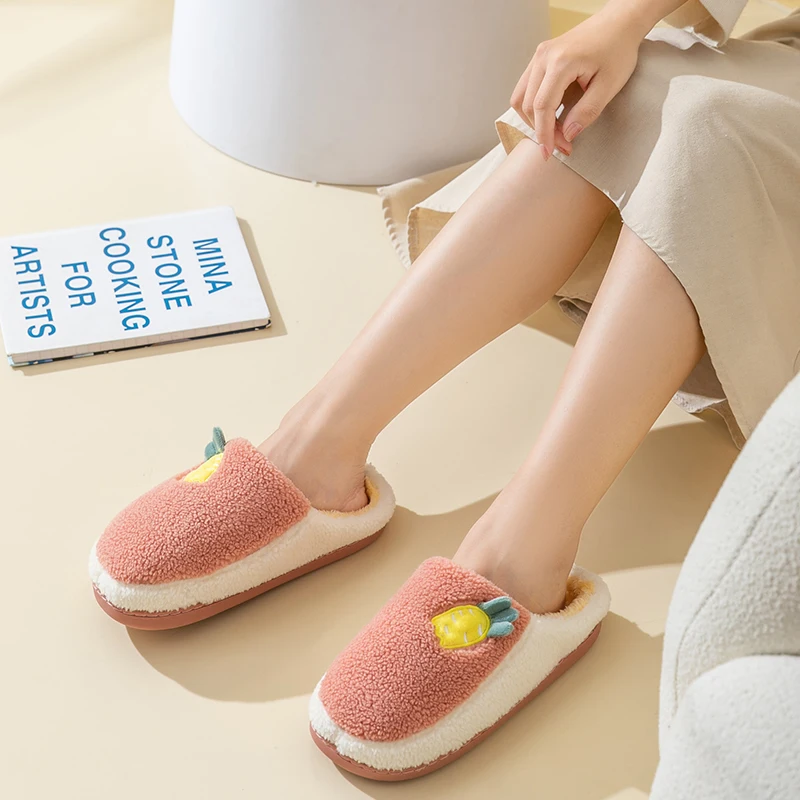 Sandal Hangat Musim Dingin Fashion Sepatu Mewah Lembut Musim Gugur Dalam Ruangan Sol Anti-selip PVC Slide Rumah Wortel Lucu Perca Korea Wanita