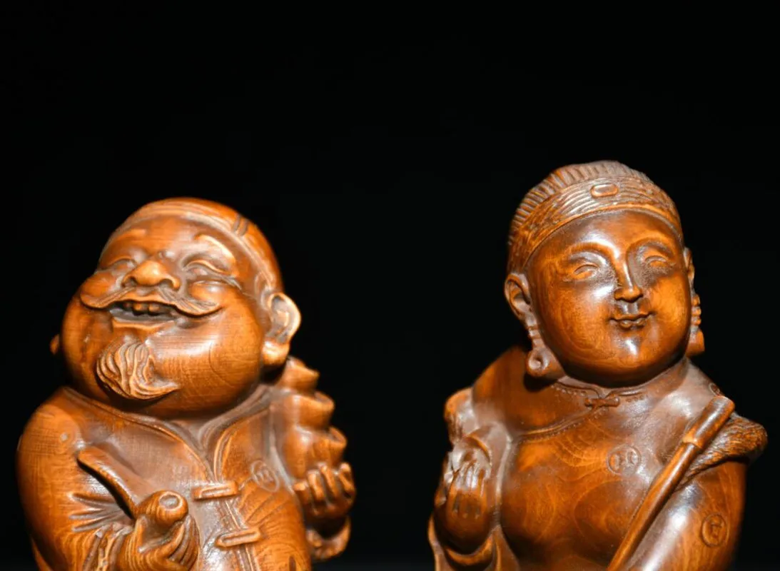 Archaize seiko Hand-carved boxwood big landlord couple desktop decoration small crafts statue A pair