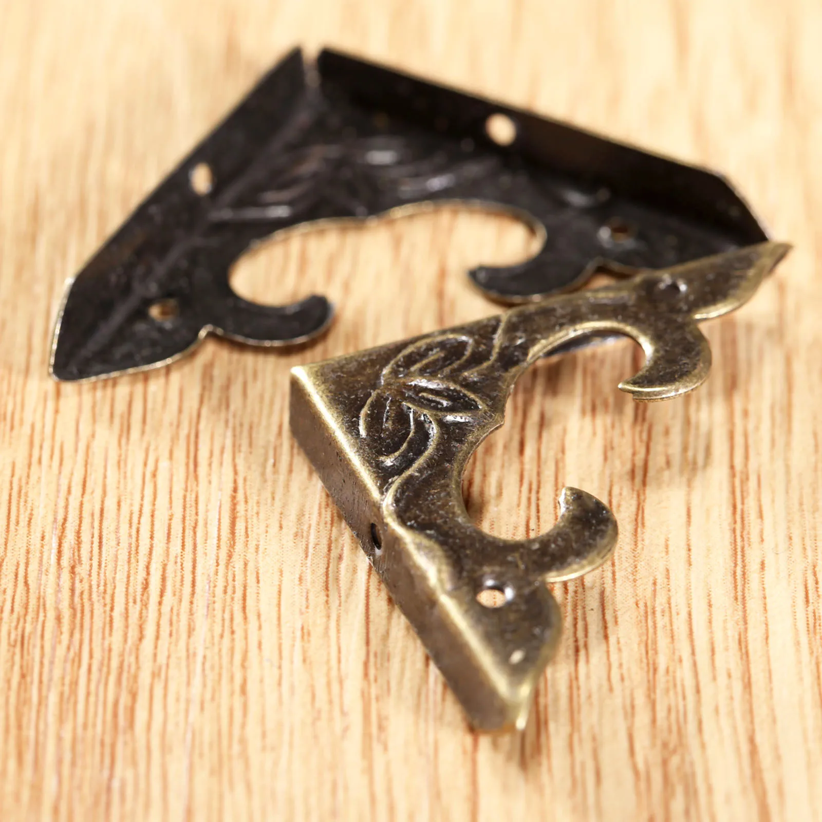DRELD 4Pcs Antique Furniture Corner Brackets Jewelry Gift Box Wood Case Decorative Feet Leg Metal Corner Protector for Furniture