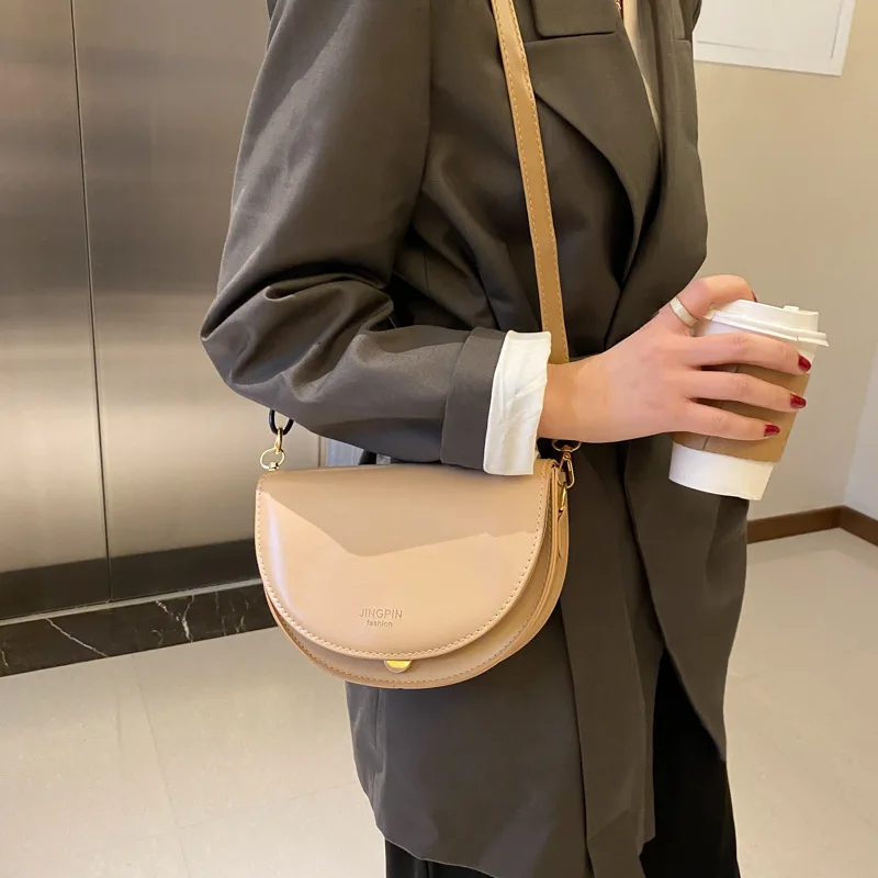 Solid Color Flip Saddle Bag Trend Fashion  New High Quality PU Leather Women Designer Handbag Retro Small Shoulder Messenger Bag