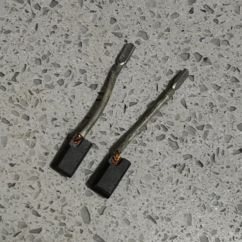 Sikat Karbon G13SS2 Cocok untuk Hitachi G13SS2 G13SE4 G10SR4 G10SS2 Sikat Gerinda Sudut dan Aksesori 7.4Mm * 6.5Mm * 14Mm