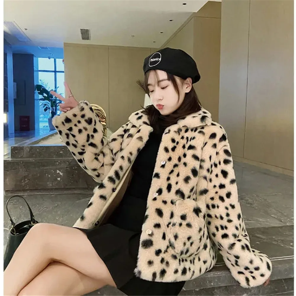 Casaco feminino com estampa de leopardo falso, lã de cordeiro solta, jaqueta de pelúcia curta, jaqueta fofa, moda coreana, inverno novo, Y2k, 2021