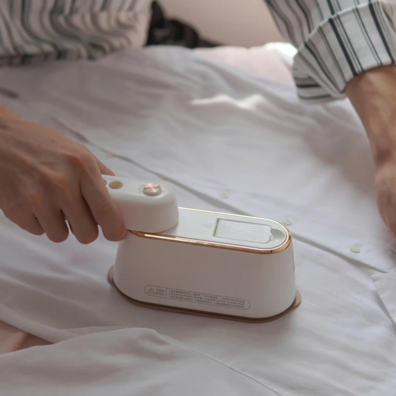 ใหม่แขวนเตารีดมือถือ1000W ขนาดเล็กเตารีดไอน้ำแบบพกพาแห้งเปียกคู่รีดผ้า6หลุมสำหรับไอน้ำ