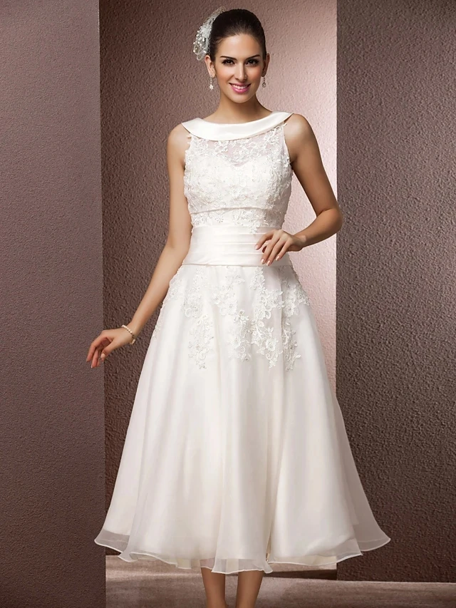 A-Line abiti da sposa collo a pipistrello lunghezza del tè Organza pizzo floreale illusione Casual abiti da sposa perline Appliques Mariage