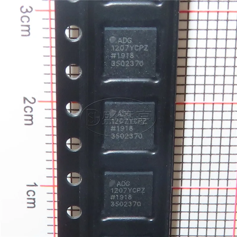 ADG1207YCPZ  Multiplexer IC    LFCSP-32