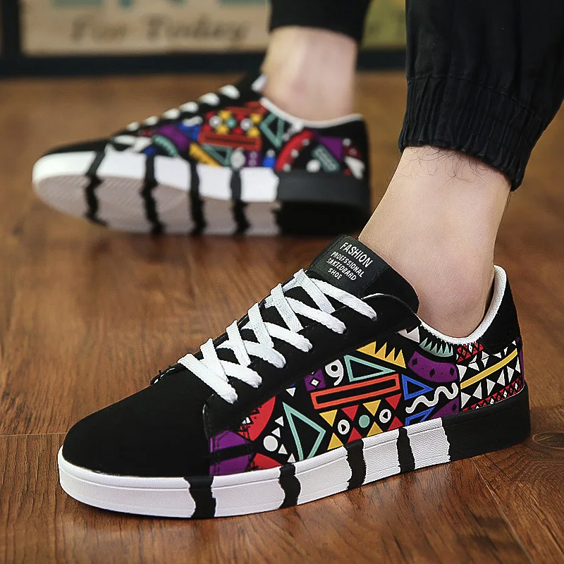 Suede Canvas Shoes Men Flat Casual Shoes 2021 Fashion Graffiti Vulcanized Shoe Outdoor Student Walking Sneakers Zapatos Hombre