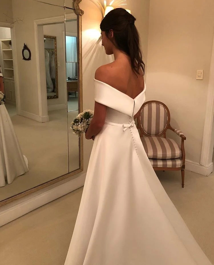 Customized Simple Stain Bridal Dress Off The Shoulder Wedding Bridal A-line Wedding Dresses Back Zipper With Button Custom size