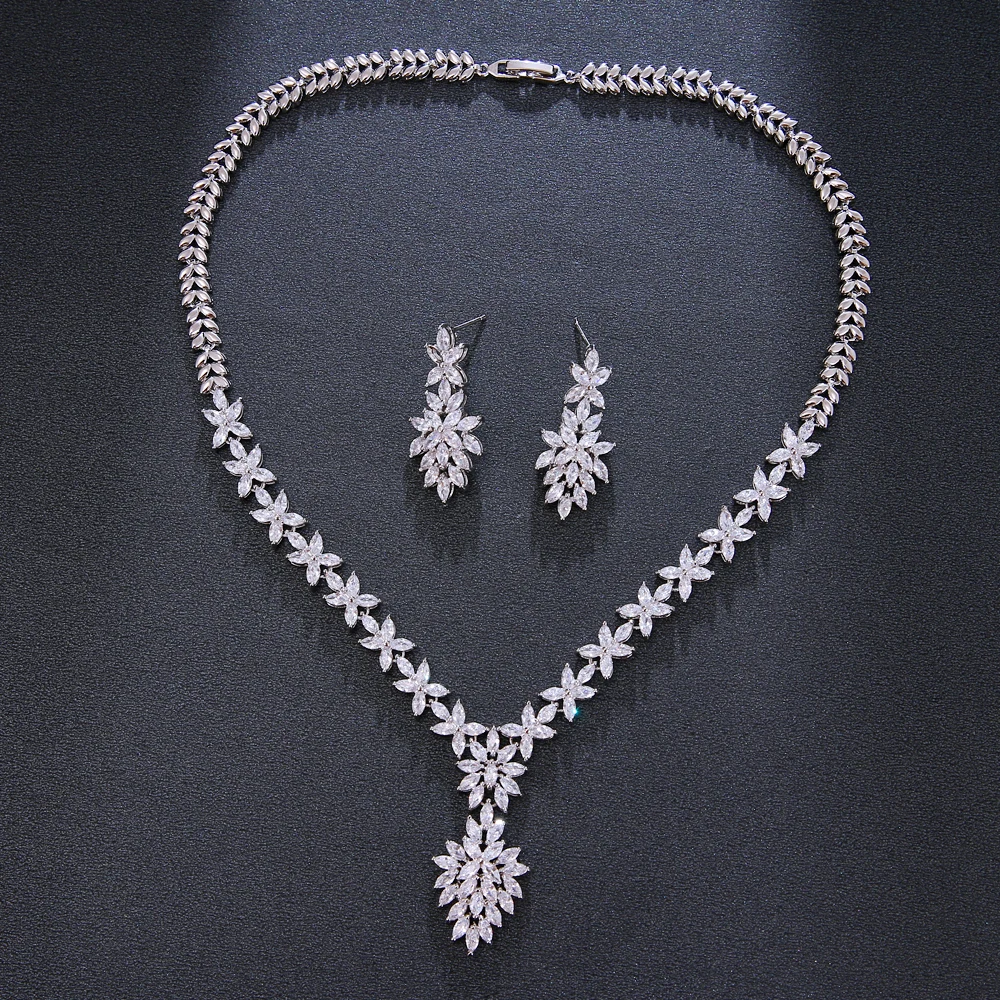 Bettyue Classic Leaves Shape Noble Necklace And Earring Shiny Cubic Zircon Jewelry For Female Fashion Dress-Up Wedding Party