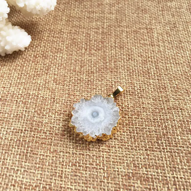 FUWO Wholesale Natural Stalactite Flower Pendant,Golden Plated Irregular White Crystal Accessories For Jewelry Making 5Pcs PD262