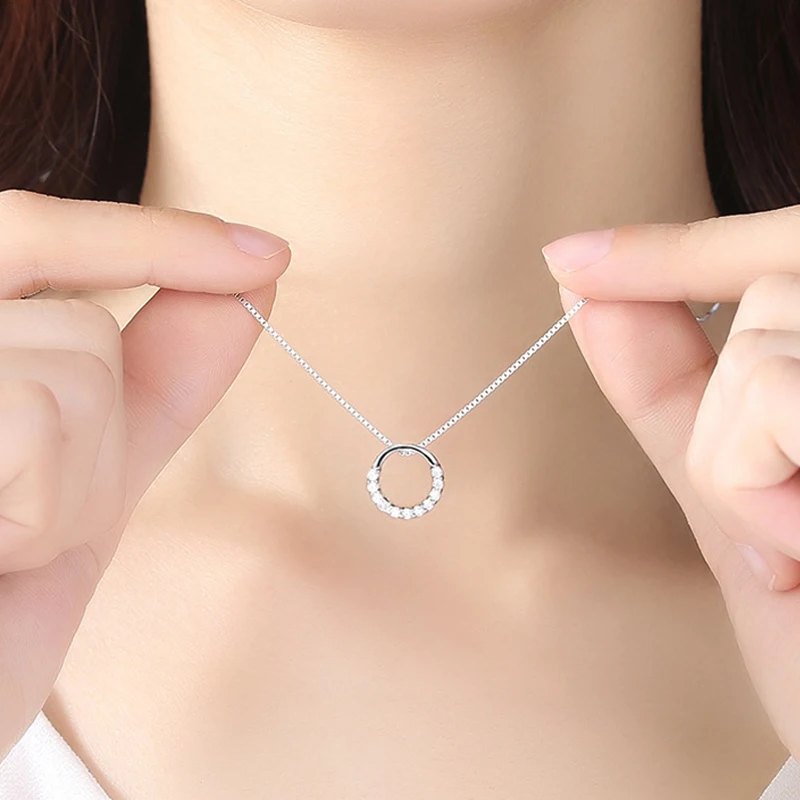 925 Sterling Silber Runde Zirkon-Anhänger-Halsketten für Damen, modischer edler Schmuck, halb mit Strasssteinen besetzte glänzende Kreis-Schlüsselbeinkette – Detail 8