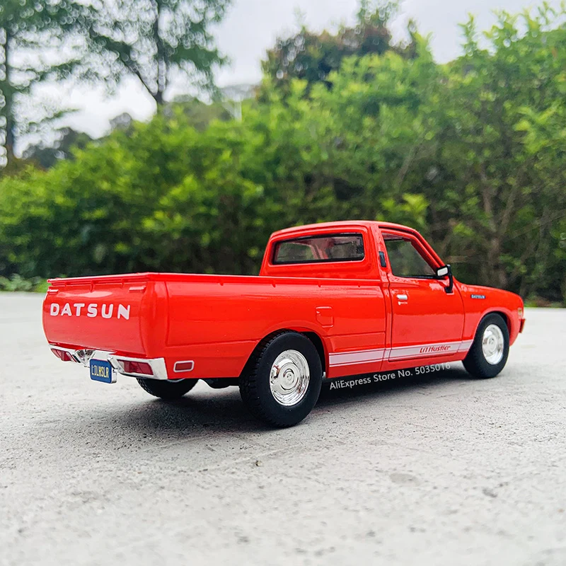 Maisto 1:24 Nissan Datsun 1973 620 pickup red conversion simulation alloy car model crafts decoration collection toy tools gift