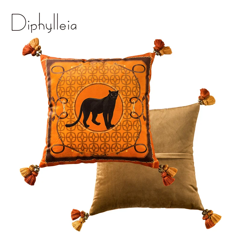 Diphylleia Black Panther Cushion Cover Luxurious Dutch Velvet Leaping Cheetahs Leopard Printed Throw Pillow Case Whimsical Decor