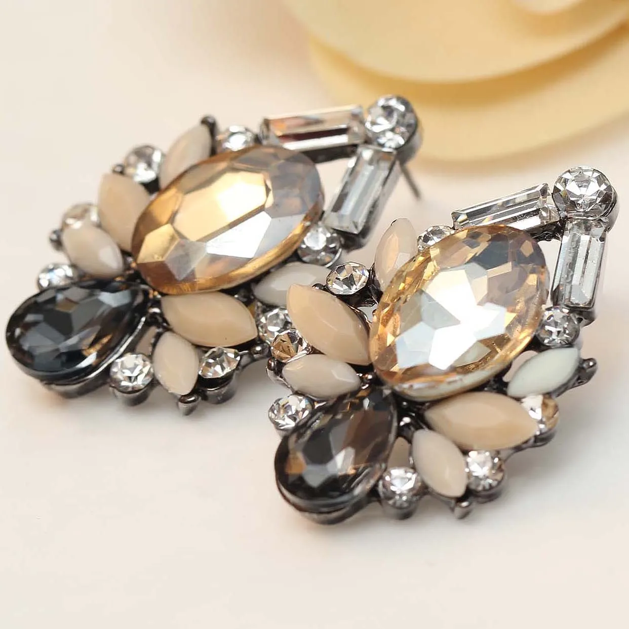 Yayi-pendientes bohemios de Metal con gemas para mujer y niña, joyería de moda, pendientes de borla de cristal