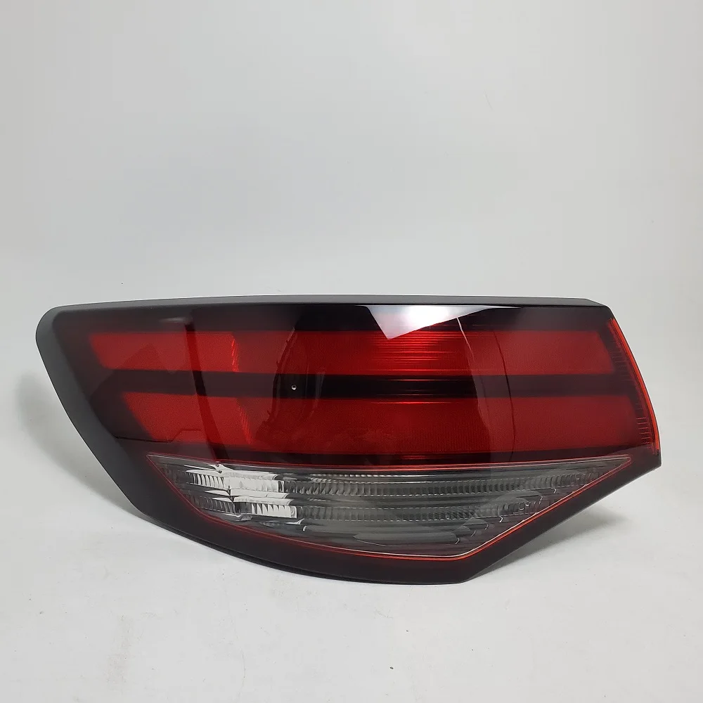 

Suitable for 19 20 Nissan New Sylphy rear tail light reversing lampshade half assembly