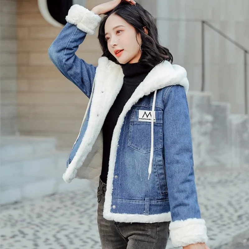 Donna inverno spesso caldo fodera in pelliccia giacca corta in Denim felpa con cappuccio Slim Fit Jeans cappotto femminile Casual soprabito Streetwear parka giacca