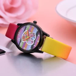 Reloj con patrón de oso colorido para mujer, pulsera de cuero con esfera pequeña informal a la moda, marca famosa, 2021